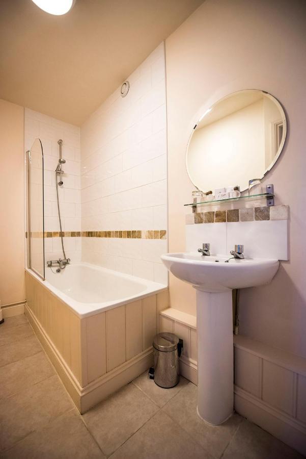 The Bell Inn Frampton on Severn Extérieur photo