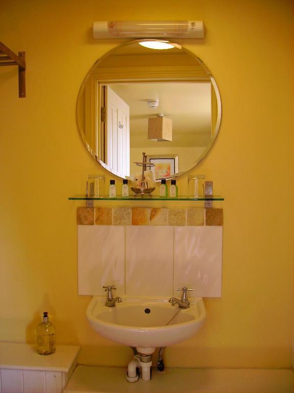 The Bell Inn Frampton on Severn Chambre photo