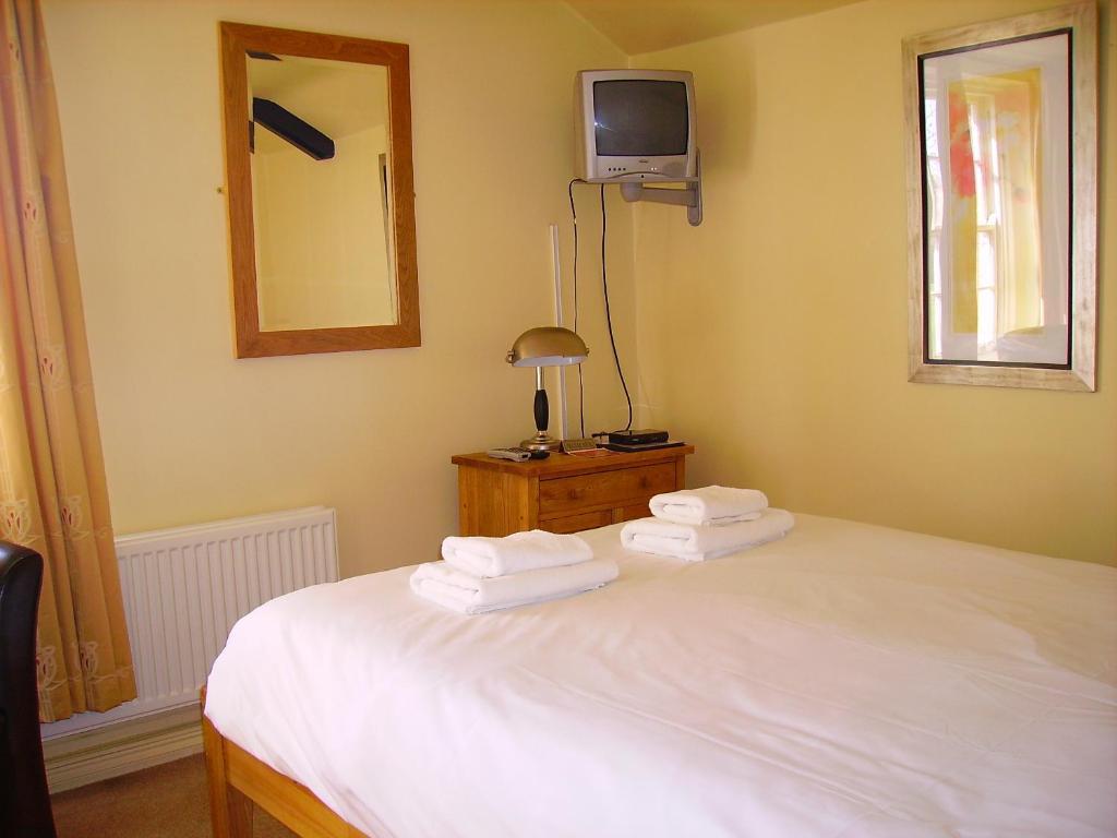 The Bell Inn Frampton on Severn Chambre photo
